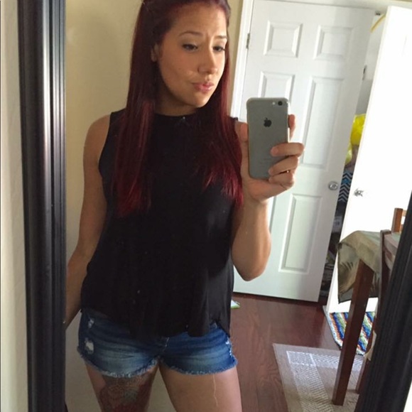 Meet your Posher, Stephanie - Picture 2 of 2